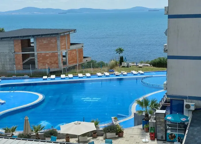 アパート Divine Place ポモリエ